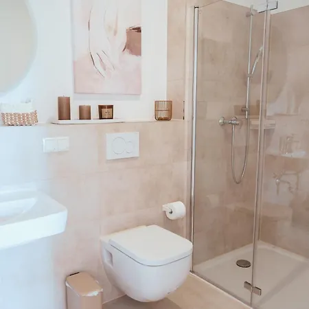 Apartmán Boutique Nahe Hambacher Schloss, 2 Sz, 2 Baeder Und Terrasse! Neustadt an der Weinstraße